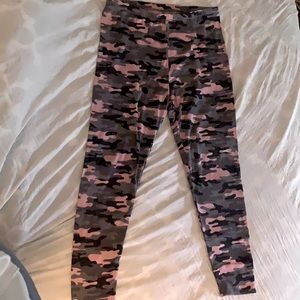 Cuddl Duds: Camo Pink Black and Grey Leggings! Size: L